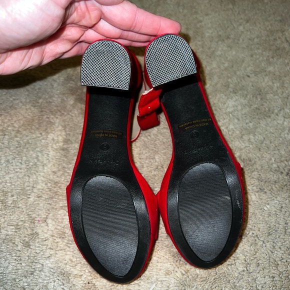 Red high heels - Picture 3 of 4